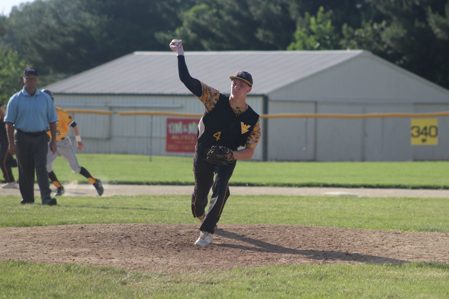 Trevor Sauerbrei pitching